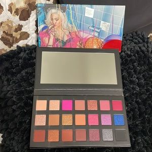 Kylie Jenner—Sipping Pretty Eyeshadow Palette